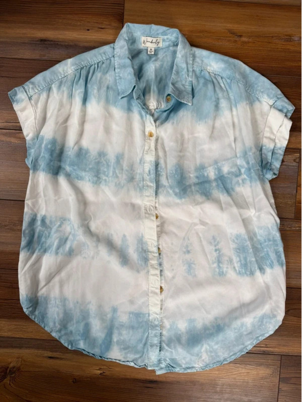 Wonderly button up shirt size medium